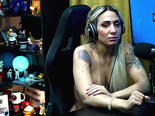 ruan pediu um beijo pra bruna lambertini ela sentou pelada no colo dele o pau subiu