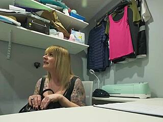 Lola Eastking is such a sneaky shoplifter 😏