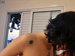 treinador do lol ve e-girl perdendo no jogo e como castigo arromba a bucetinha dela sem d� completo no sheer red