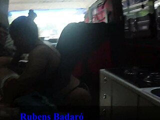 Velho Pauzudo Arromba Buceta Da Anazinha Dentro Do Motorhome Em Movimento