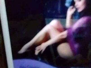 thinking of more romantic things to do like sketching women in jeans for free