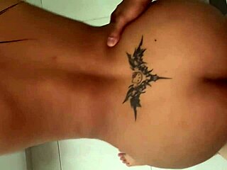 jugando con su cuerpo perfecto tuve que correrme dentro