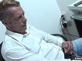 Minha esposa trocou com o sobrinho na casa 😈🍆💦