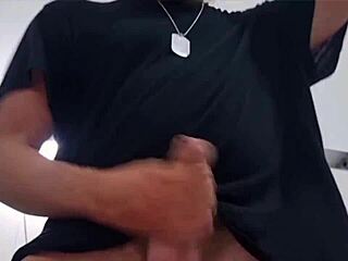 Anal sborrata with huge cock finger in ass sexy guy!