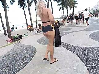 hey watch this sexy beach flash turning heads