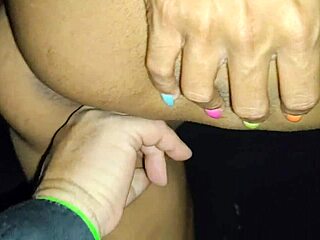 Chupa essa rola desconhecida no gloryhole da casa de swing, delícia!