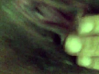 Juicemyanal fingers gaping pussy to explosive squirt