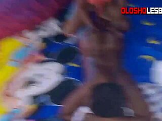 Olosho lesbians get steamy erotic ass massage from roommate 😍🍑