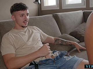 He skips cash for stripper, bangs her raw creampie