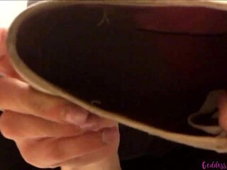 goddess amanda teases you with her perfect bare feet and toes instructions