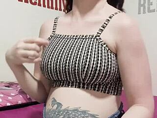 loira safada offers big ass as prize in bedroom fetish