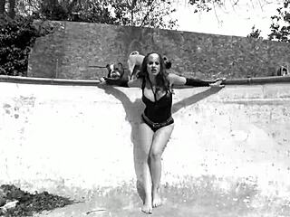 Savana's Horny Striptease Twerk in Empty Room