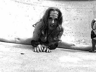 Savana's Horny Striptease Twerk in Empty Room