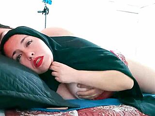 indian housewife wakes up to MORNING POUNDING session