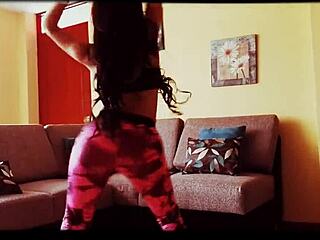 Peruvian prostitute shakes ass wildly