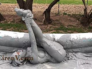 kinky tattooed ciren v gets messy clay sploshing solo in pool