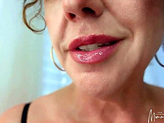 mmm your lollipop tastes so good on my bimbo lips