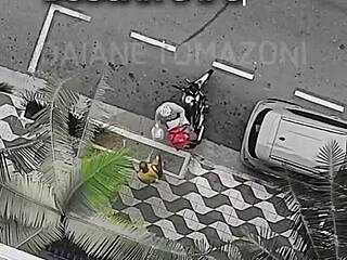 descendi pegar ifood e vizinho me chamou pra fuder no dorm 😩🍆