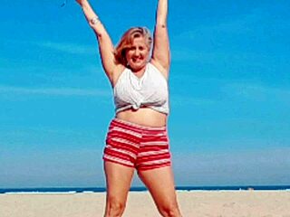 Bebezita's big natural tits and milf pussy tease 🔥🍑