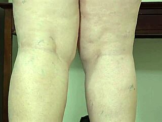 bbw milf flashes spreads juicy pussy closeup