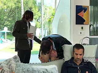 Mature woman offers pussy in kitchen for thanksgiving wank