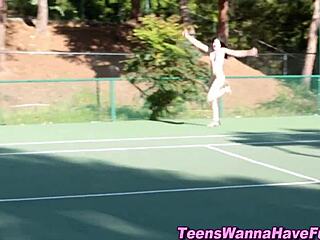 Teen Lesbians Finger And Eat Cunt At Wild Party