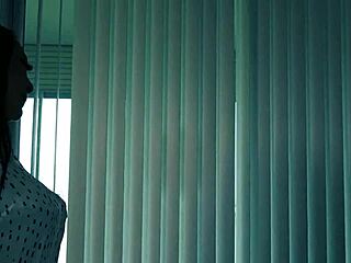 Maxine X vibes clit while Nyssa fists pussy 💦😈