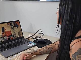 safada calls me to edit porn then offers her tight ass for hard fucking