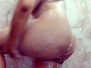 Desi Amateur Fingers Herself In Bathroom Heat