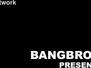 miami brunette twerks huge natural tits for florida traffic eyes