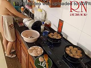 Regina Noir Naked Kitchen Cooking Maid