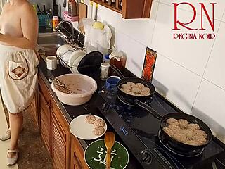Regina Noir Naked Kitchen Cooking Maid