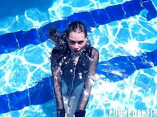 Jessica Bunny's Petite Wet Pussy Underwater Pool Tease!