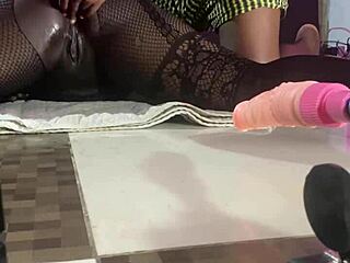 Huge pussy milf slut squirts on homemade machine toy in black amateur