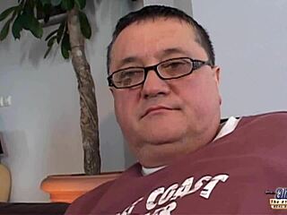 Young amateur wife kneels to suck and swallow after intense pussy pounding