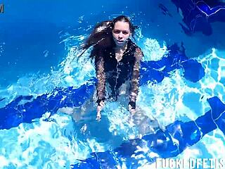 Jessica Bunny's Petite Wet Pussy Underwater Pool Tease!