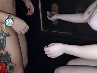 novinha safada pega casada em swing e fode gloryhole
