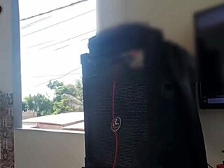 Safada Begs For Creampie While He Works Out