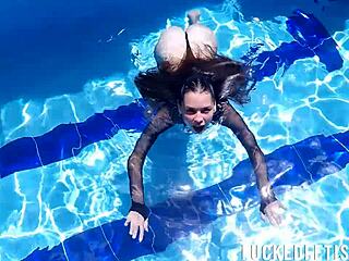 Jessica Bunny's Petite Wet Pussy Underwater Pool Tease!