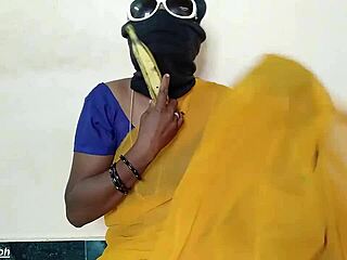 south indian mature aunt fingers horny pussy with banana