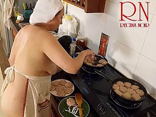 Regina Noir Naked Kitchen Cooking Maid