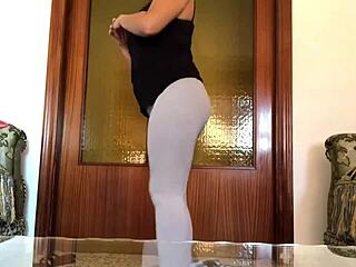 Horny Arab Muslim Mommy Stretches in Yoga