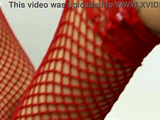 hey farrah fox, suck that gloryhole dick!