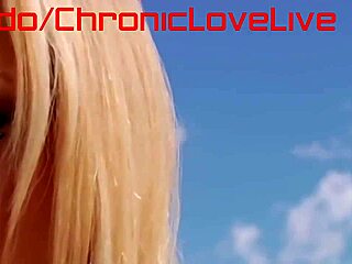 she shakes her big ass poolside for sexy fun