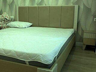 chubby mature housewife masturbates hairy big ass pussy