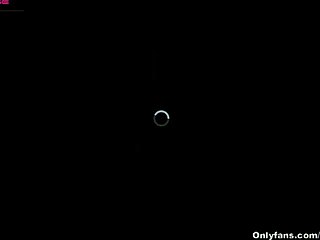 Squirtin sexy ebony cam babe rides hard!