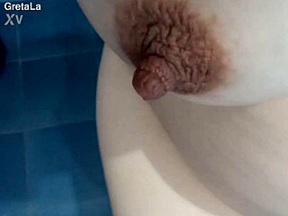 italian fetish slut chills on toilet 💩😈