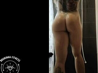 ruiva cavala shaves wet pussy smooth shower complete