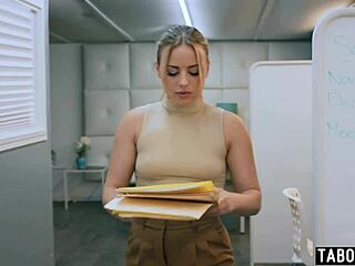 Lesbian Boss Strap-on Fucks Assistant 😘