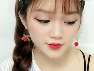 Mysterious Cute Korean Livestream Captivates Uplive Viewers